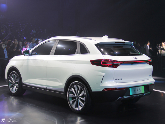 威馬汽車(chē)首款量產(chǎn)車(chē)發(fā)布