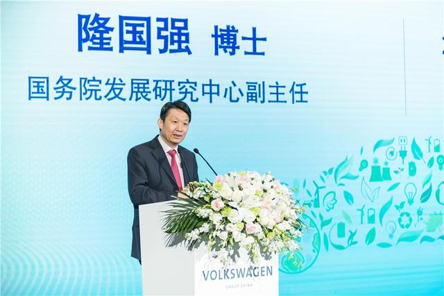 《2018年中國汽車產(chǎn)業(yè)發(fā)展報告》發(fā)布 聚焦新時代的新能源發(fā)展戰(zhàn)略